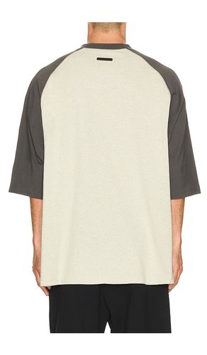T-SHIRT SIGNATURE en . Taille M. Also en L, XL/1X - Fear of God ESSENTIALS - Modalova