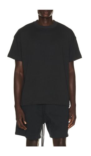 Tee in . Size L. Also in M, S, XL/1X, XS - Fear of God ESSENTIALS - Modalova