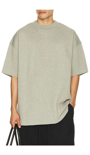 T-SHIRT SIGNATURE en . Taille L. Also en M, S, XL/1X - Fear of God ESSENTIALS - Modalova