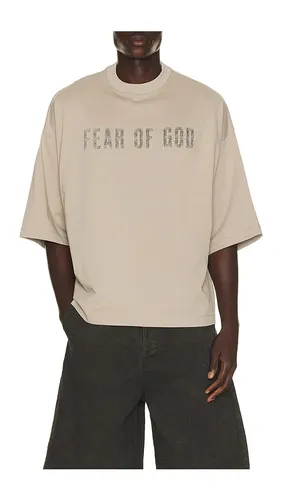 Merch Tee en . Taille L. Also en M, XL/1X - Fear of God ESSENTIALS - Modalova