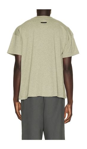 Tee in . Size L. Also in M, S, XL/1X, XS, XXL/2X - Fear of God ESSENTIALS - Modalova