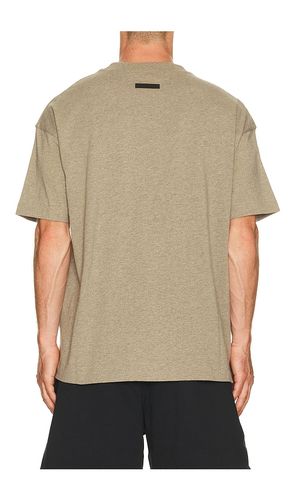 Classic Fit T-Shirt en . Taille L. Also en M, S, XL/1X, XXL/2X - Fear of God ESSENTIALS - Modalova