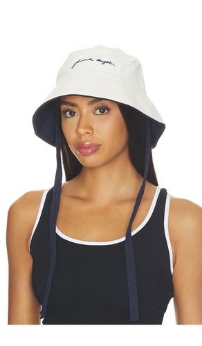 The Color Block Canvas Bucket Hat in - Favorite Daughter - Modalova