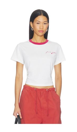 The Cropped Signature Chest Tee in . Size L. Also in M, S, XL, XS - Favorite Daughter - Modalova