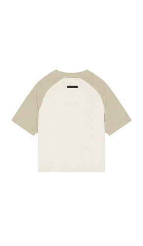 T-SHIRT SIGNATURE en . Taille 2/3. Also en 4/5 - Fear of God ESSENTIALS - Modalova