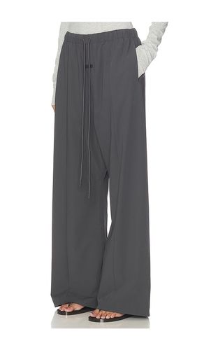 PANTALON FORME JOGGING en . Taille S. Also en XS, M, XL - Fear of God ESSENTIALS - Modalova
