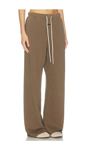 PANTALON SWEAT UNDONE CUT LOUNGE FIT en . Taille M. Also en S, XS - Fear of God ESSENTIALS - Modalova
