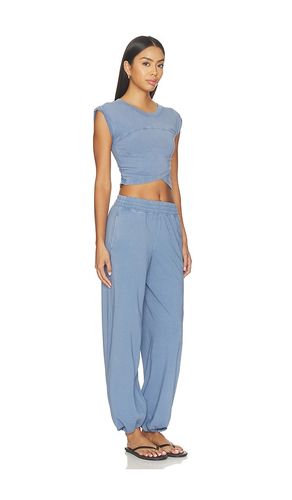 X FP Movement Hot Shot Crossover Set in . Size L. Also in M, S, XL, XS - Free People - Modalova