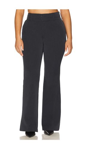 PANTALON ESSENTIAL SUITING en . Taille 0. Also en 2, 22, 24, 4, 6, 8 - Good American - Modalova