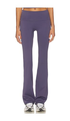 PANTALON FLARE ESSENTIALS en . Taille M. Also en L, XL - Gold Hinge - Modalova