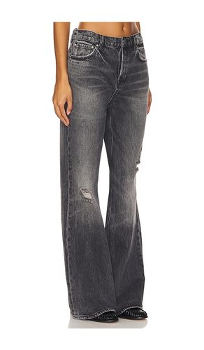 Jade Low Rise Relaxed Flare Jeans in . Size 24. Also in 25, 26, 27 - GRLFRND - Modalova
