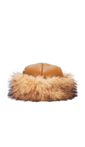 Faux Shearling Roller Hat en - jocelyn - Modalova