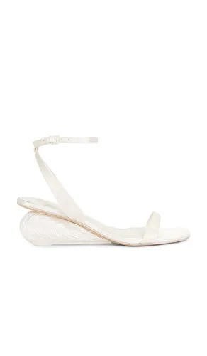 SANDALES BRIDGET SATIN OYSTER SHELL WEDGE en . Taille 38. Also en - SIMKHAI - Modalova