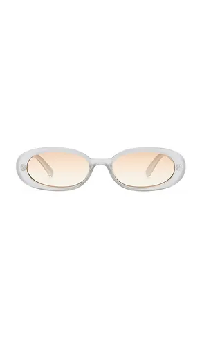 Outta Love Sunglasses in - Le Specs - Modalova