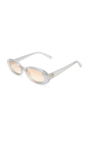 Outta Love Sunglasses in - Le Specs - Modalova