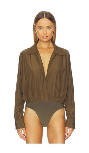 X REVOLVE Super Oversized Boyfriend Shirt Bodysuit in . Size M. Also in S - Norma Kamali - Modalova