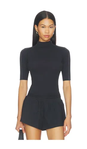 Weightless Short Sleeve Top en . Taille XS. Also en XXS - NikeSKIMS - Modalova