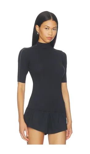 Weightless Short Sleeve Top en . Taille M. Also en XXS - NikeSKIMS - Modalova