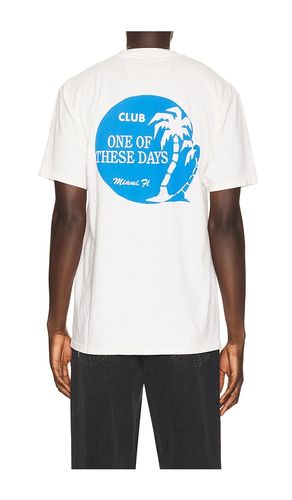 T-SHIRT TROPICAL en . Taille L. Also en M, S, XL/1X, XS, XXL/2X - ONE OF THESE DAYS - Modalova