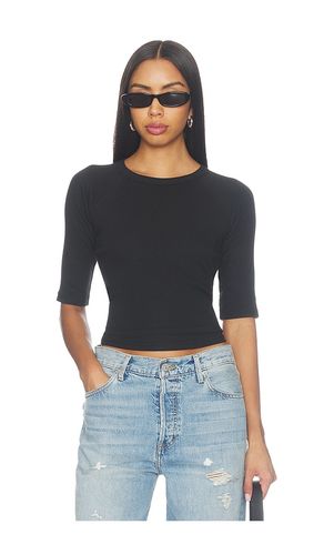 Amelia Short Sleeve Luxe Rib Tee en . Taille M. Also en S, XS - perfectwhitetee - Modalova
