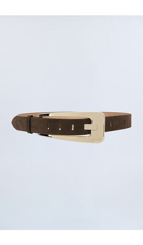 Suede Grande Buckle Belt en . Taille S. Also en M, L - REVOLVE LOS ANGELES - Modalova