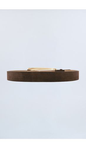Suede Grande Buckle Belt en . Taille L. Also en M, S - REVOLVE LOS ANGELES - Modalova