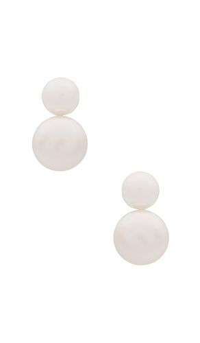 BOUCLES D'OREILLES BIANCA PEARL en - SHASHI - Modalova