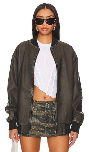 Ariel Faux Leather Bomber in . Size M, XL - superdown - Modalova