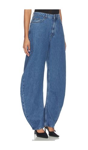 JEAN BARREL DRAPED BARREL LEG JEANS en . Taille 24. Also en 25, 26, 27, 28, 29, 31, 32 - ROTATE - Modalova