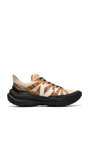 X Cesar Villalba Condor 3 Advanced Sneakers in . Size 42, 43, 44, 45 - Veja - Modalova