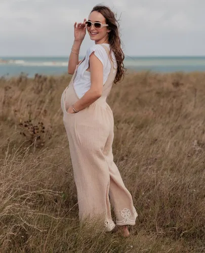 Salopette De Maternité Yael Beige - Cache Coeur - Modalova