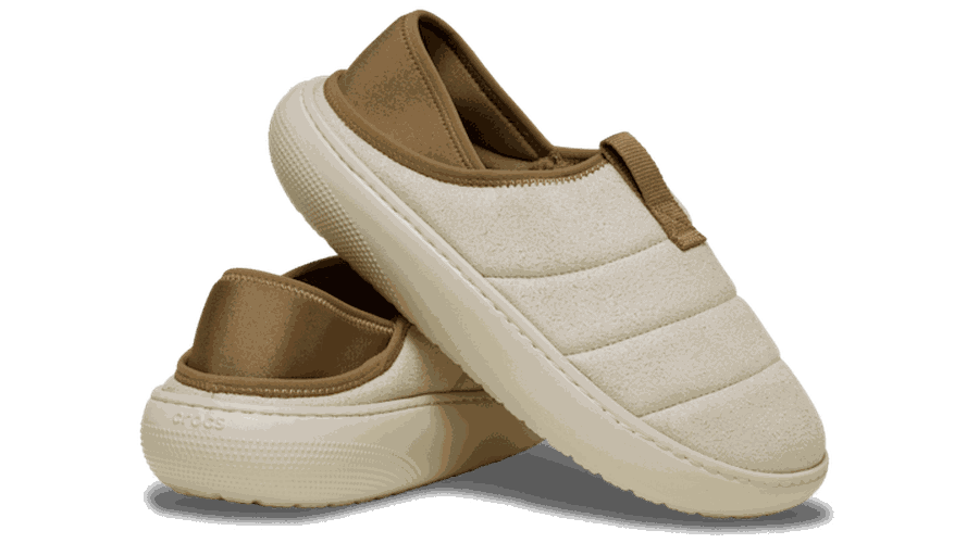 Classic Vegan Suede Moc Chaussures Unisex Sandstone 36 - Crocs - Modalova
