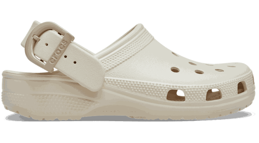 Classic Enamel Buckle Sabots Unisex Frappé 34 - Crocs - Modalova