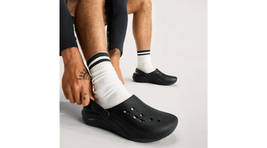 Mellow 2 Recovery Sabots Unisex Black/Carbon 34 - Crocs - Modalova