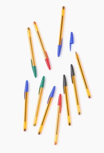 Stylos-billes Cristal, couleurs assorties bleue, noire, rouge et vert, pointe fine - BIC - Modalova