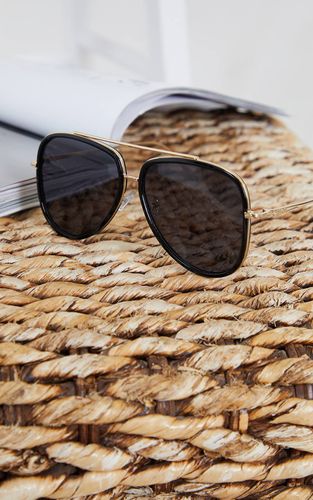 Black Lunettes De Soleil Aviateur Surdimensionnées Avec Détails Dorés - PrettyLittleThing - Modalova