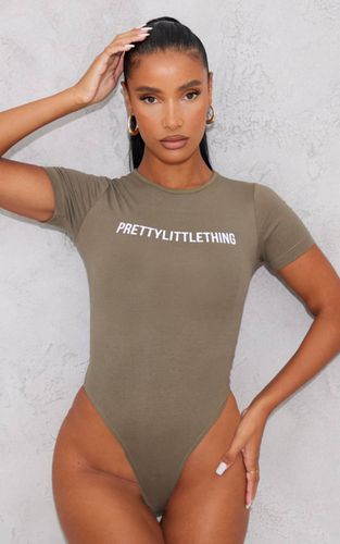 Body À Manches Courtes Avec Logo | Taille XS - PrettyLittleThing - Modalova