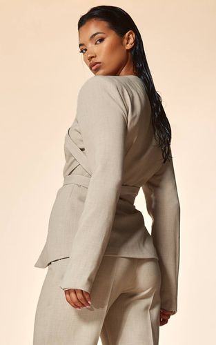 Blazer Ajusté Croisé À Détails De Sangles Plt Label | Taille 32 - PrettyLittleThing - Modalova