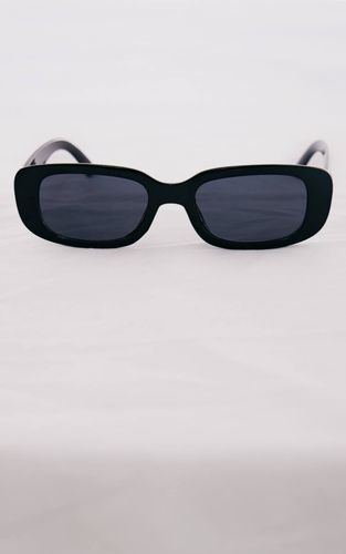 Black Lunettes De Soleil Rectangulaires Fines - PrettyLittleThing - Modalova