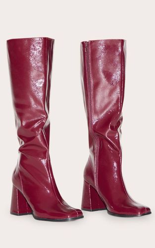 Burgundy Bottes Hautes Au Genou À Talon Bloc Bout Carré En Synthétique Coupe Large | Taille 31 - PrettyLittleThing - Modalova