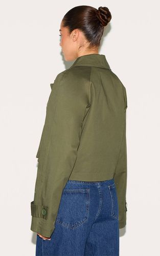 Khaki Trench-coat Court Avec Détail De Patte De Tempête | Taille XL - PrettyLittleThing - Modalova