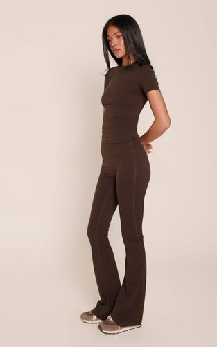 Pantalon De Yoga Évasé Taille Haute Sculptant Pour Grandes Tailles | Taille XS - PrettyLittleThing - Modalova