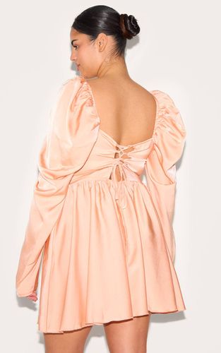 Blush Robe Droite Bouffante Grande Taille En Satin Avec Détail Corset | Taille 46 - PrettyLittleThing - Modalova