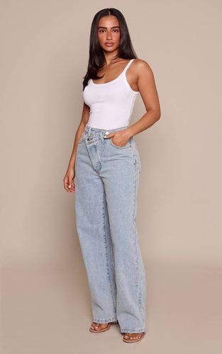Light Blue Jean Petite Taille En Denim À Taille Asymétrique Et Coupe Droite | Taille 42 - PrettyLittleThing - Modalova