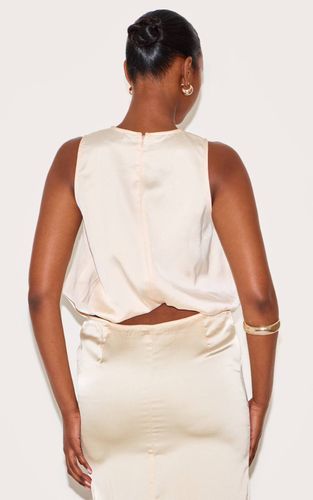 Almond Haut En Satin À Ourlet Bouffant | Taille 36 - PrettyLittleThing - Modalova