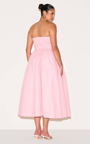 Candy Pink Robe Midaxi Patineuse Grande Taille À Bandeau Froncé En Tissu Tissé | Taille 46 - PrettyLittleThing - Modalova