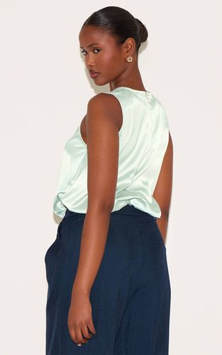 Sage Green Haut En Satin À Ourlet Bouffant | Taille 42 - PrettyLittleThing - Modalova