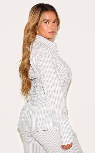 Stone Chemise Shape À Rayures Avec Laçage Au Dos Cintré Et Boutonnage Devant | Taille 34 - PrettyLittleThing - Modalova