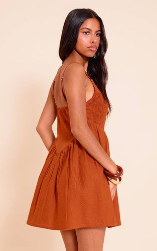 Rust Robe Droite Petite Taille À Bretelles Spaghetti Et Corsage Froncé | Taille 30 - PrettyLittleThing - Modalova