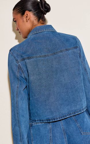 Chemise En Jean Décontractée À Manches Longues Et Coupe Courte | Taille 32 - PrettyLittleThing - Modalova